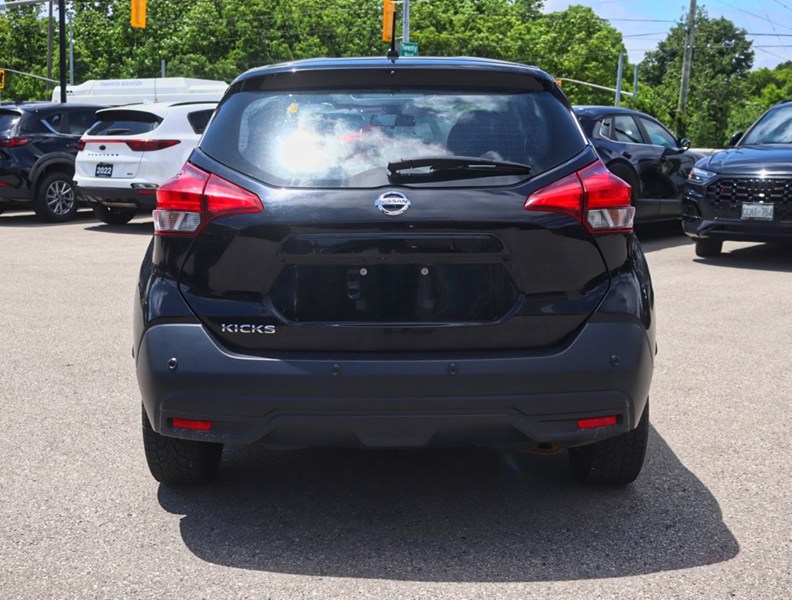 2020 Nissan Kicks S FWD