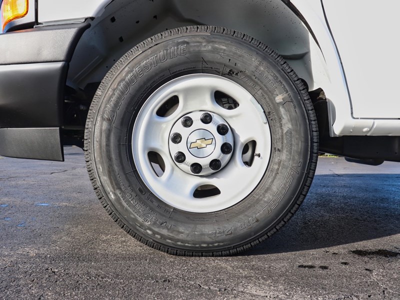 2025 Chevrolet Express 2500 RWD 2500 135