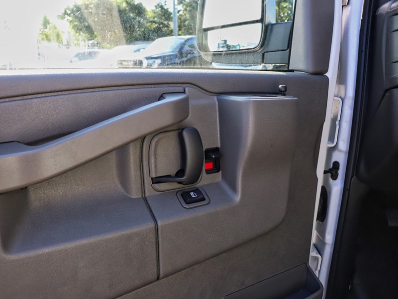 2025 Chevrolet Express 2500 RWD 2500 135