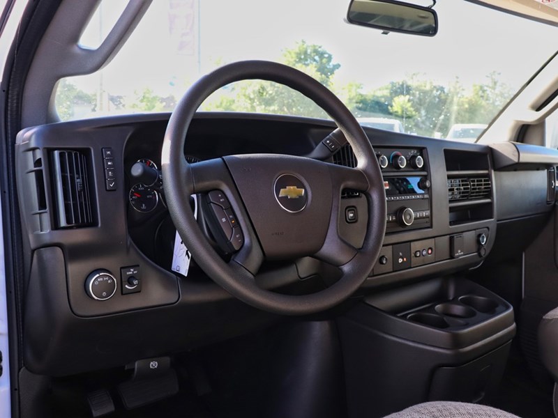 2025 Chevrolet Express 2500 RWD 2500 135
