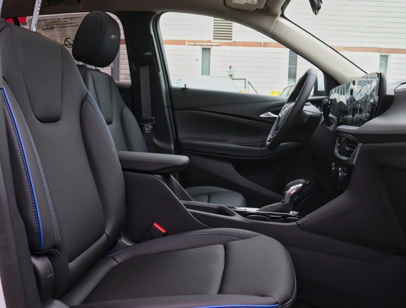 2026 Buick Encore Gx AWD 4Dr Sport Touring