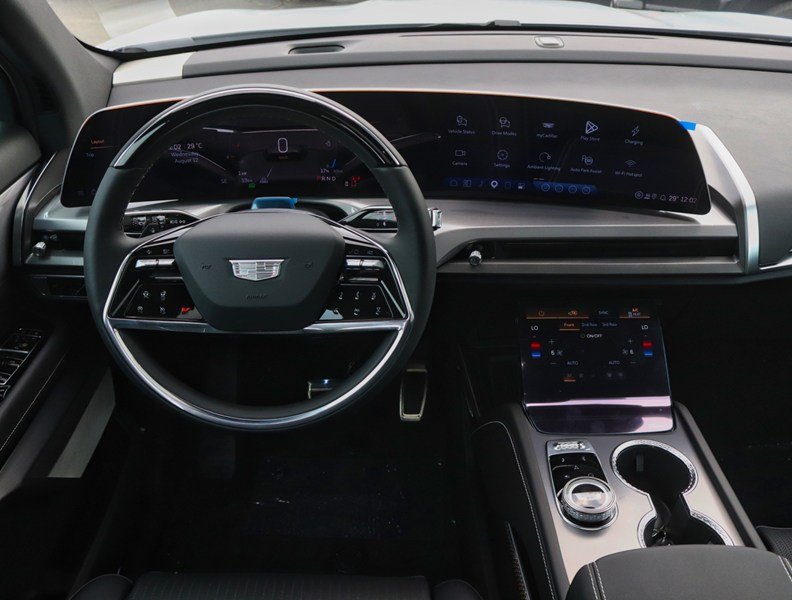 2027 Cadillac Vistiq AWD 4Dr Sport