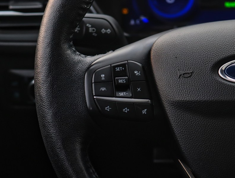 2020 Ford Escape Titanium Hybrid | AWD | Roof | Nav | Leather