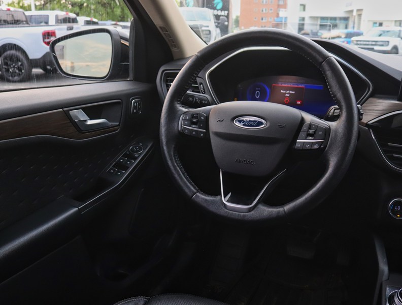 2020 Ford Escape Titanium Hybrid | AWD | Roof | Nav | Leather