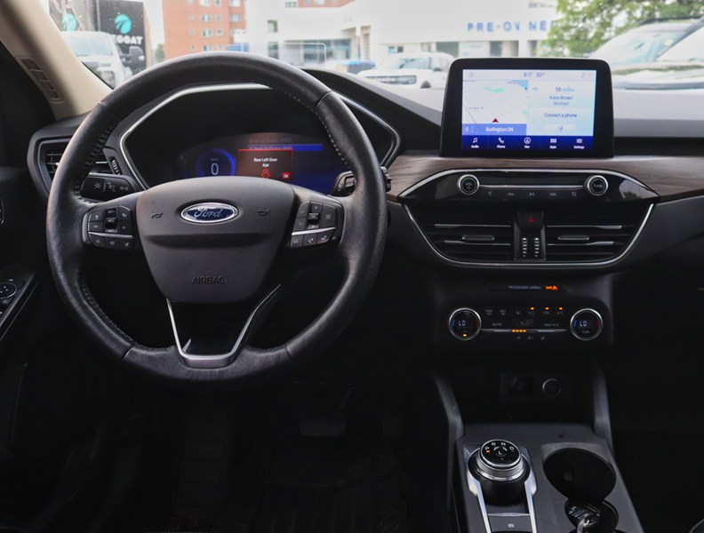 2020 Ford Escape Titanium Hybrid | AWD | Roof | Nav | Leather