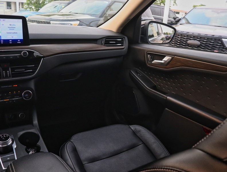 2020 Ford Escape Titanium Hybrid | AWD | Roof | Nav | Leather