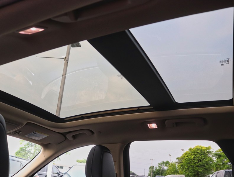 2020 Ford Escape Titanium Hybrid | AWD | Roof | Nav | Leather