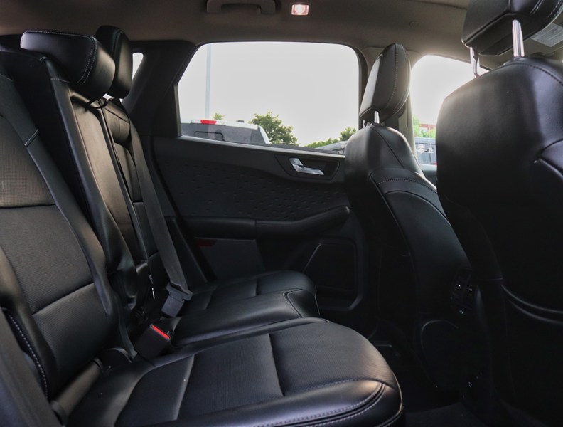 2020 Ford Escape Titanium Hybrid | AWD | Roof | Nav | Leather