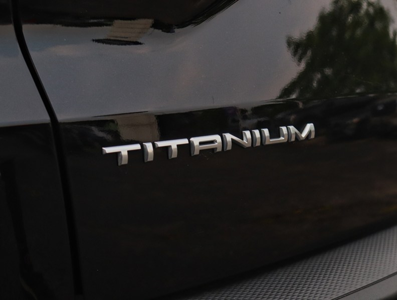 2020 Ford Escape Titanium Hybrid | AWD | Roof | Nav | Leather