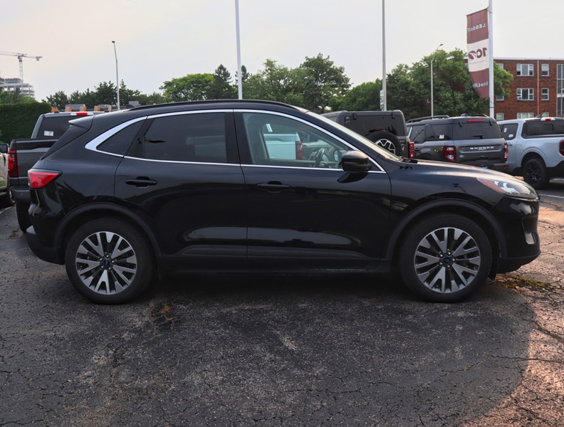 2020 Ford Escape Titanium Hybrid | AWD | Roof | Nav | Leather