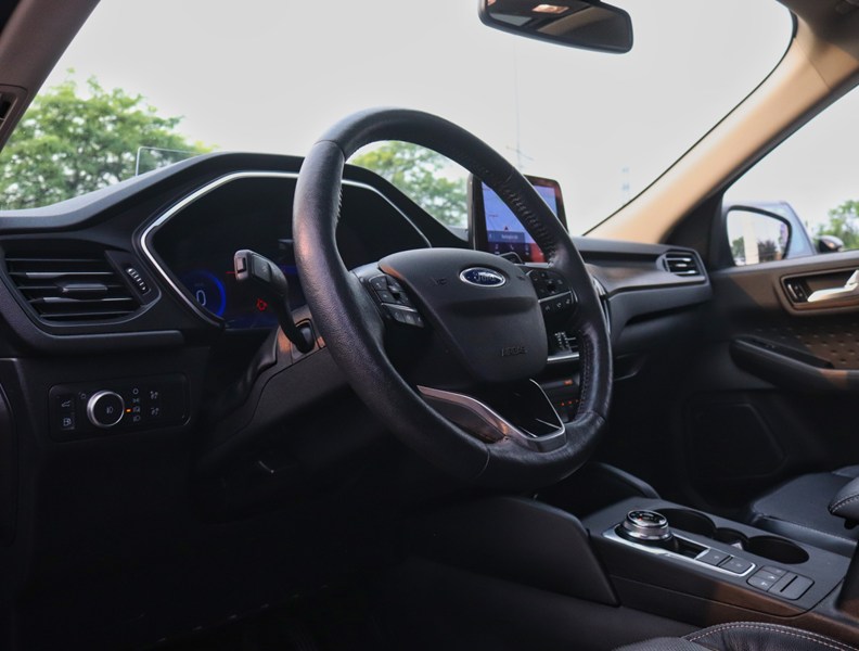 2020 Ford Escape Titanium Hybrid | AWD | Roof | Nav | Leather