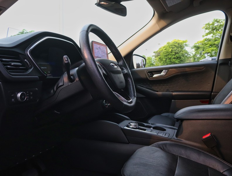 2020 Ford Escape Titanium Hybrid | AWD | Roof | Nav | Leather
