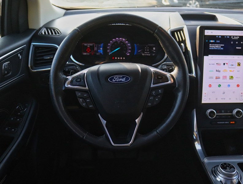 2021 Ford Edge Titanium | AWD | 2.0L | Roof | Htd Str Whl | Tow
