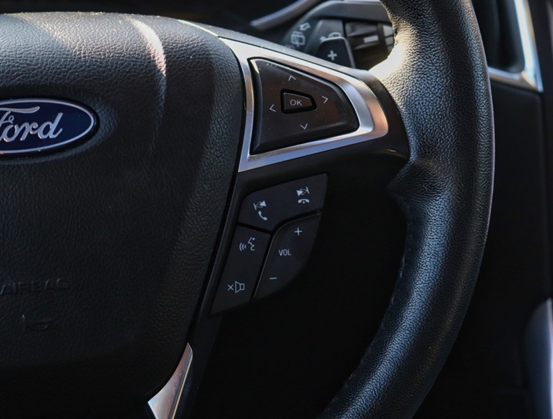 2021 Ford Edge Titanium | AWD | 2.0L | Roof | Htd Str Whl | Tow