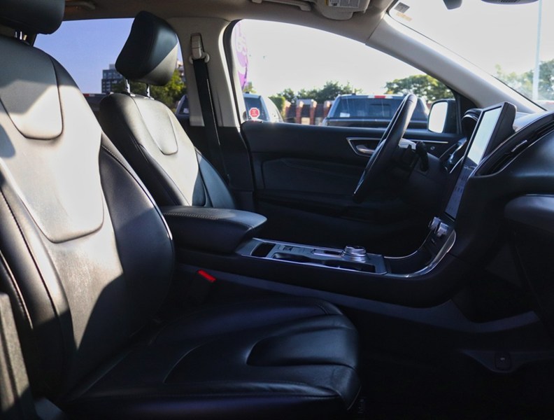 2021 Ford Edge Titanium | AWD | 2.0L | Roof | Htd Str Whl | Tow