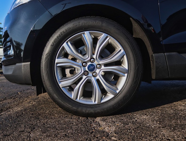 2021 Ford Edge Titanium | AWD | 2.0L | Roof | Htd Str Whl | Tow