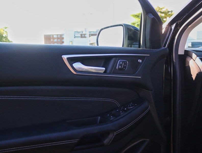 2021 Ford Edge Titanium | AWD | 2.0L | Roof | Htd Str Whl | Tow