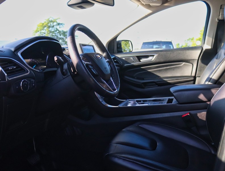 2021 Ford Edge Titanium | AWD | 2.0L | Roof | Htd Str Whl | Tow