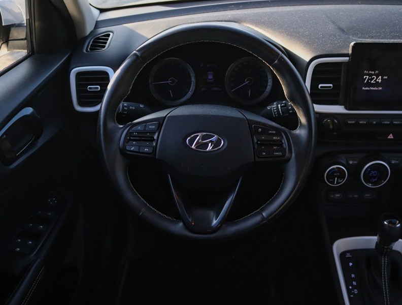 2022 Hyundai Venue Ultimate | Alloys | Htd Seats | Roof | Nav