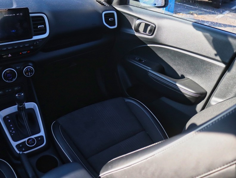 2022 Hyundai Venue Ultimate | Alloys | Htd Seats | Roof | Nav