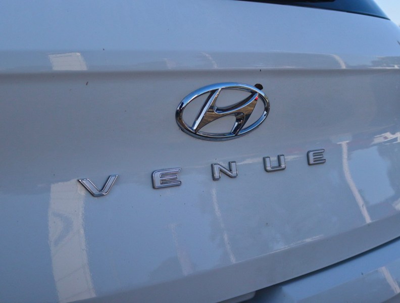 2022 Hyundai Venue Ultimate | Alloys | Htd Seats | Roof | Nav