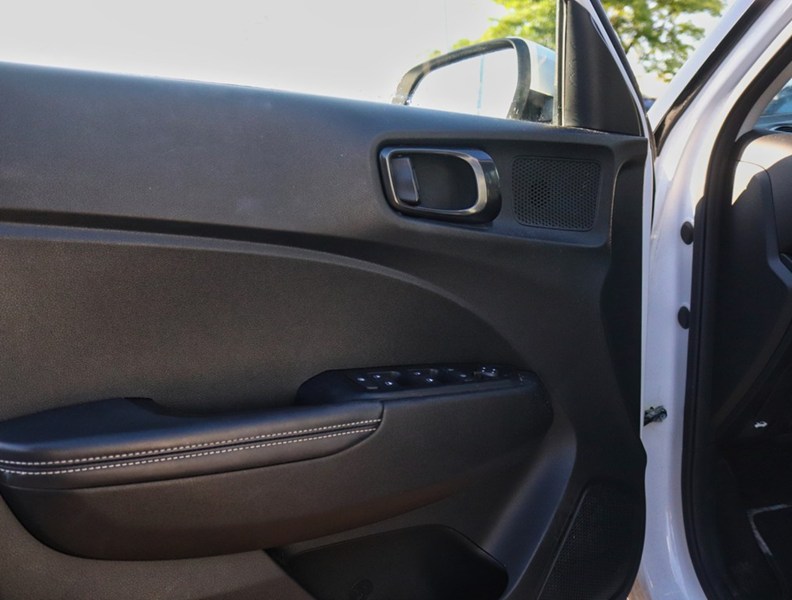2022 Hyundai Venue Ultimate | Alloys | Htd Seats | Roof | Nav