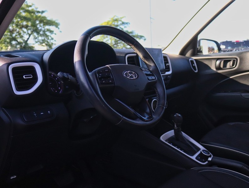 2022 Hyundai Venue Ultimate | Alloys | Htd Seats | Roof | Nav