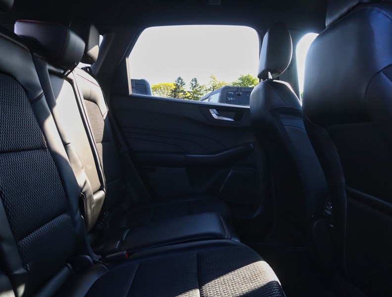 2024 Ford Escape St-Line Select | AWD |2.0L | Tech|Nav |Htd Str Whl