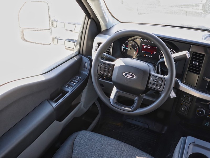 2024 FORD SUPER DUTY F-550 DRW XL 4WD CREW CAB 203