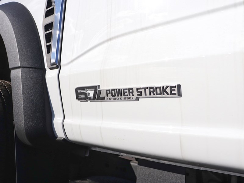 2024 FORD SUPER DUTY F-550 DRW XL 4WD CREW CAB 203