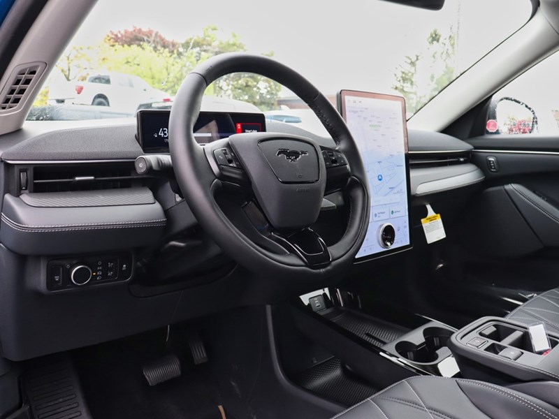 2025 Ford Mustang Mach-E Select | AWD | EXT BAT | COMF PKG | MB PWR CORD