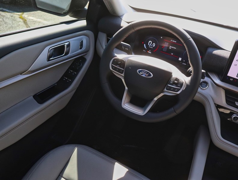 2026 Ford Explorer Active | 4WD | Comf Pkg | Roof | Crbn 20S