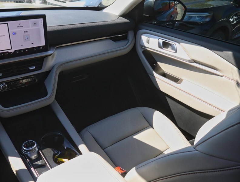 2026 Ford Explorer Active | 4WD | Comf Pkg | Roof | Crbn 20S
