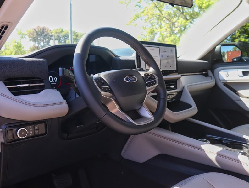 2026 Ford Explorer Active | 4WD | Comf Pkg | Roof | Crbn 20S