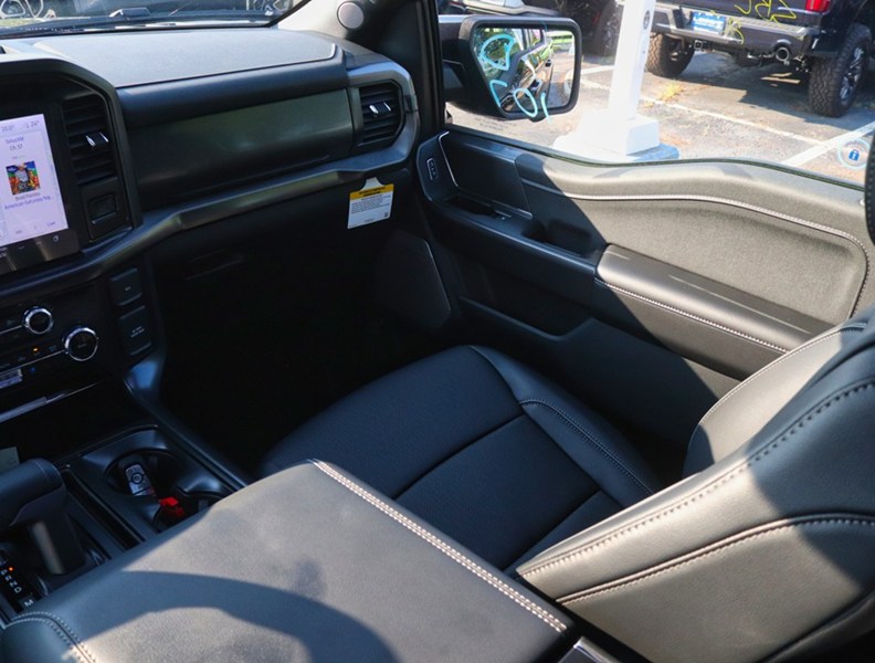 2026 Ford F-150 Lariat | 4X4 | 3.5L | 501A | Blk Pk | Roof | Spray