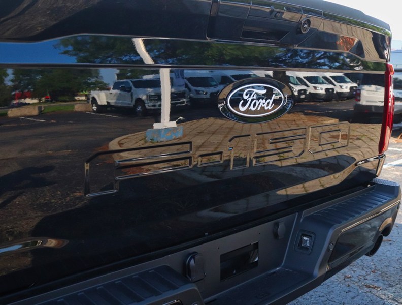 2026 Ford F-150 Lariat | 4X4 | 3.5L | 501A | Blk Pk | Roof | Spray