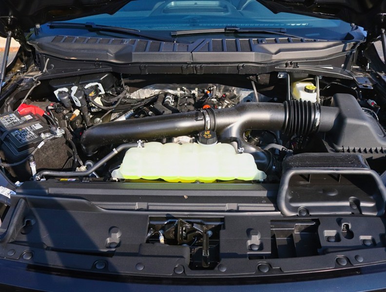 2026 Ford F-150 Lariat | 4X4 | 3.5L | 501A | Blk Pk | Roof | Spray