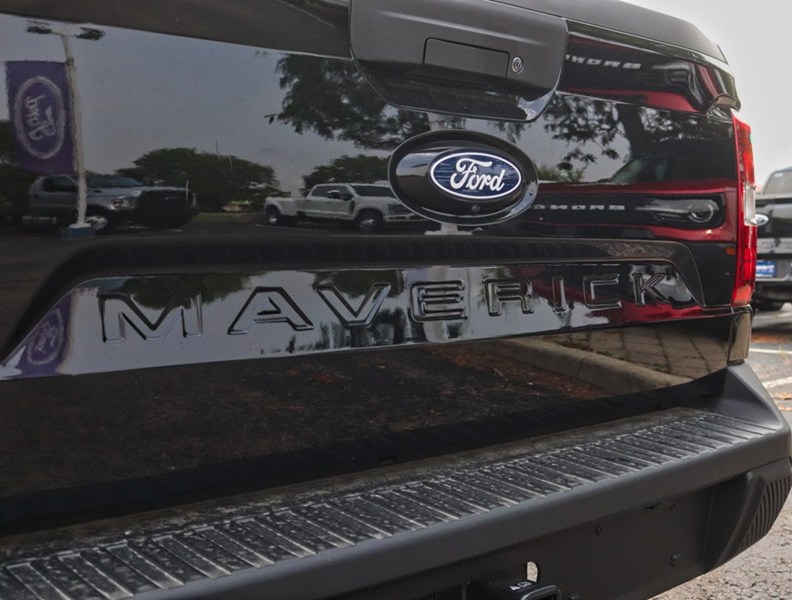 2026 Ford Maverick XLT | AWD | Hybrid | Blk Pkg | Roof