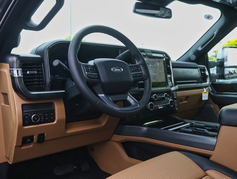 2026 Ford F-250 Lariat | 4X4 | 6.8L | Roof | Chrome Pkg | Activex