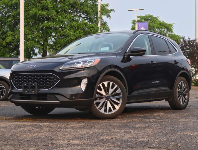 2020 Ford Escape Titanium Hybrid | AWD | Roof | Nav | Leather