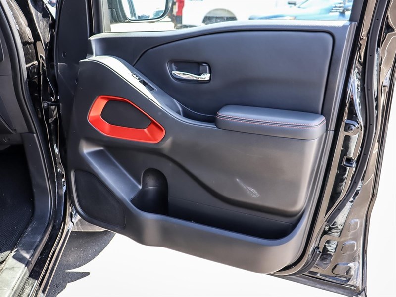 2023 Nissan Frontier Crew Cab Pro-4X Standard Bed 4X4