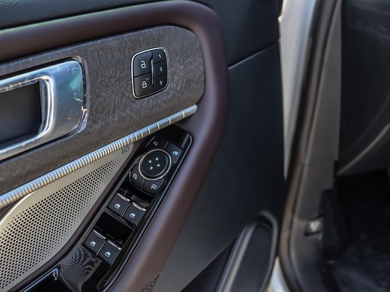 2026 Ford Explorer Platinum 4WD