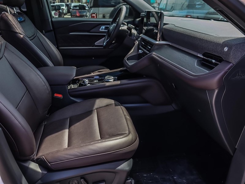 2026 Ford Explorer Platinum 4WD