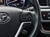 2019 Toyota Highlander AWD XLE | Sunroof | Leather | 8 Passenger