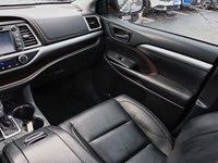 2019 Toyota Highlander AWD XLE | Sunroof | Leather | 8 Passenger