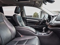 2019 Toyota Highlander AWD XLE | Sunroof | Leather | 8 Passenger