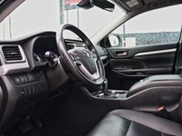 2019 Toyota Highlander AWD XLE | Sunroof | Leather | 8 Passenger