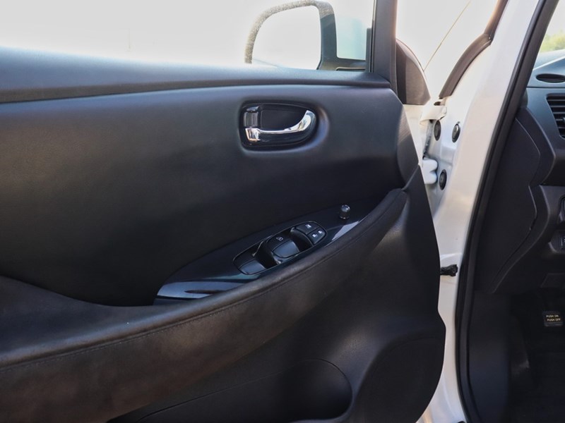 2015 Nissan LEAF SV | Push Button Start | Fast Charging | Bluetooth