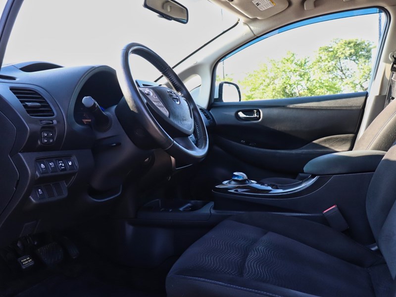2015 Nissan LEAF SV | Push Button Start | Fast Charging | Bluetooth