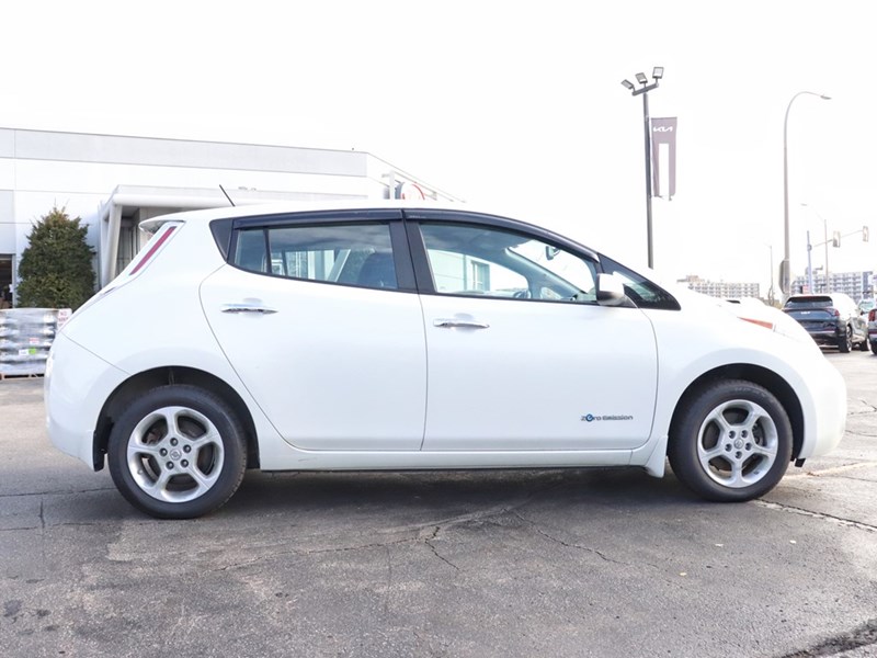 2015 Nissan LEAF SV | Push Button Start | Fast Charging | Bluetooth